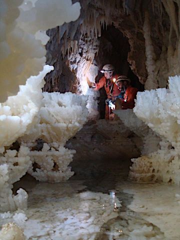 Ecco come abbiamo scoperto la “Grotta Grande del Vento” di Frasassi.