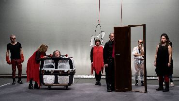 HYBRIS il nuovo spettacolo di Flavia Mastrella e Antonio Rezza